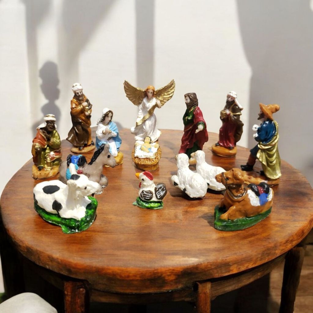 Presépio de Natal Tamanho Mini Feito em Resina 14 Peças Decoradas