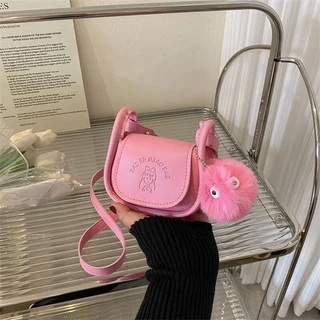 Saco Pequeno Feminino de Classe Única Fêmea Este Verão Novo Estilo de Verão Saco de Mensageiro com Design Simples de Nicho Sela Portátil para Axilas