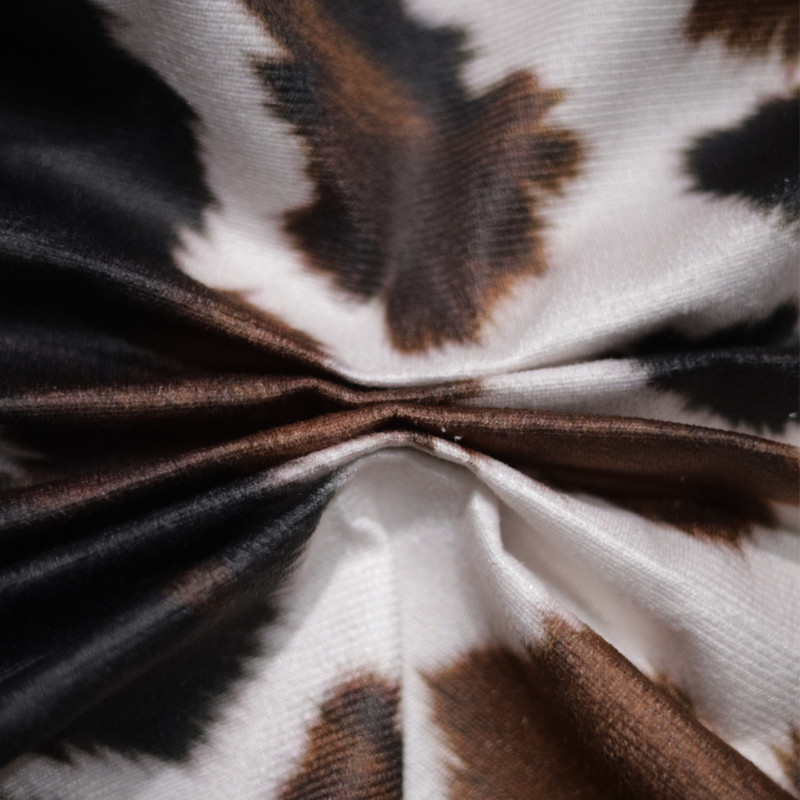 Veludo estampa vaca preto com marrom - 5706