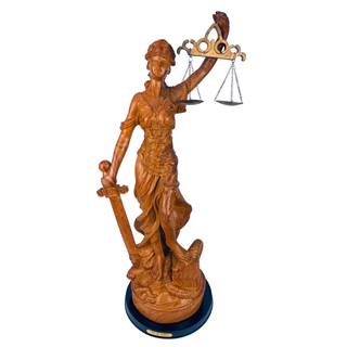 Dama da Justiça Madeira Envernizada Decoração Advogado 16cm