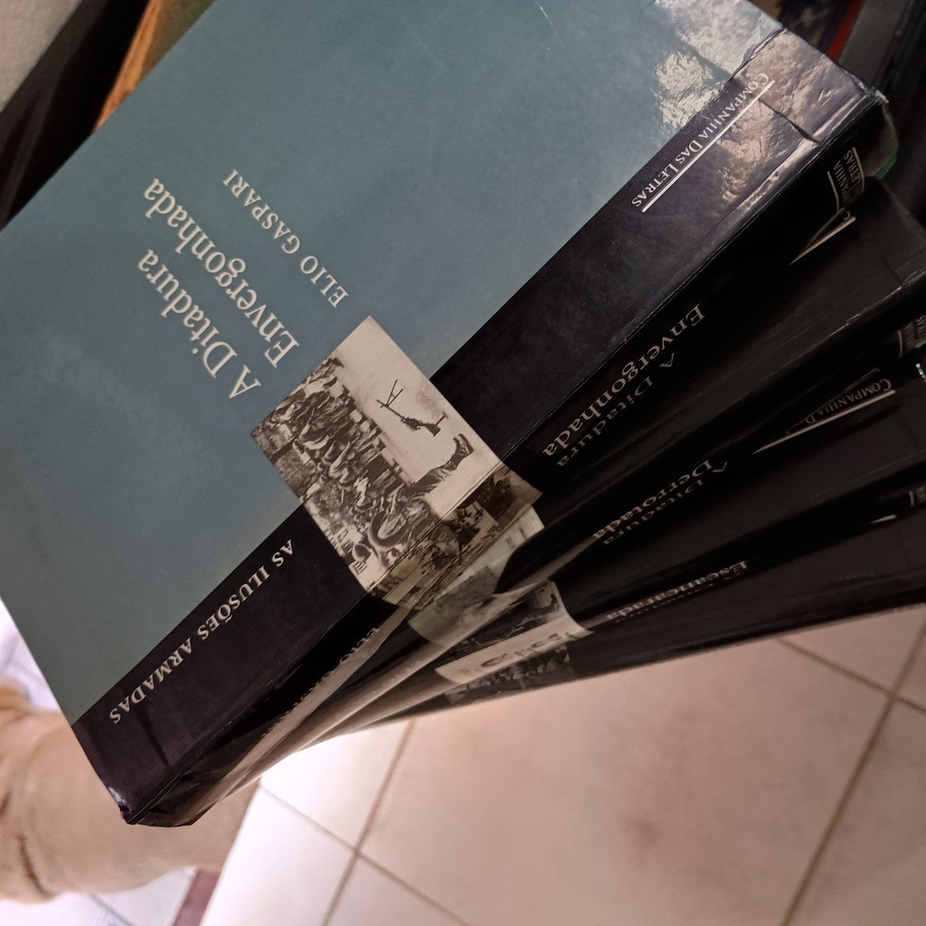 A Ditadura Escancarada, Derrotada, Envergonhada de Elio Gaspari