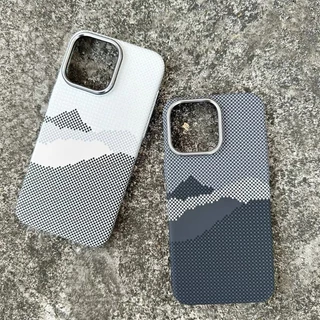 A Caixa Do Telefone Celular Shanshuifeng É Adequada Para IPhone 15 13 Pro 14 11 12 15 Max Hard Shell Da Lente De Liga De Fibra De Carbono Texturizada .