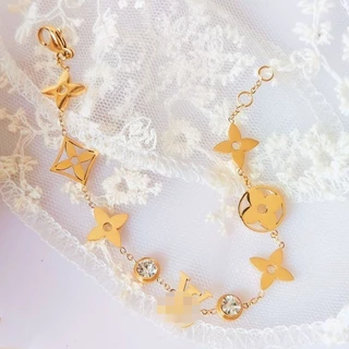 Bracelete de Quatro Folhas de Aço Titânio Oco de Quatro Folhas de Trevo de Ouro Bracelete de Aço Titânio Versão Alta Fashion Tassel Diamond Flower Bracelete de Aço Inoxidável