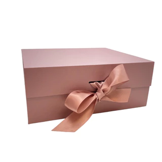 Caixa de Papel Rígido Quadrada Lilás com Imã e Fita - 1 unidade - Rizzo.