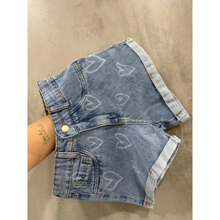 Short Jeans Com Coração A Laser