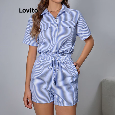Macacão feminino listrado com bolso falso e botão 
