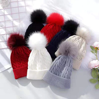 Gorro Feminino de Inverno Com Pompom – Touca de Lã Quente/ Macia e Estilosa Para Frio/ Neve e Viagens - WYL em Oferta na Shopee