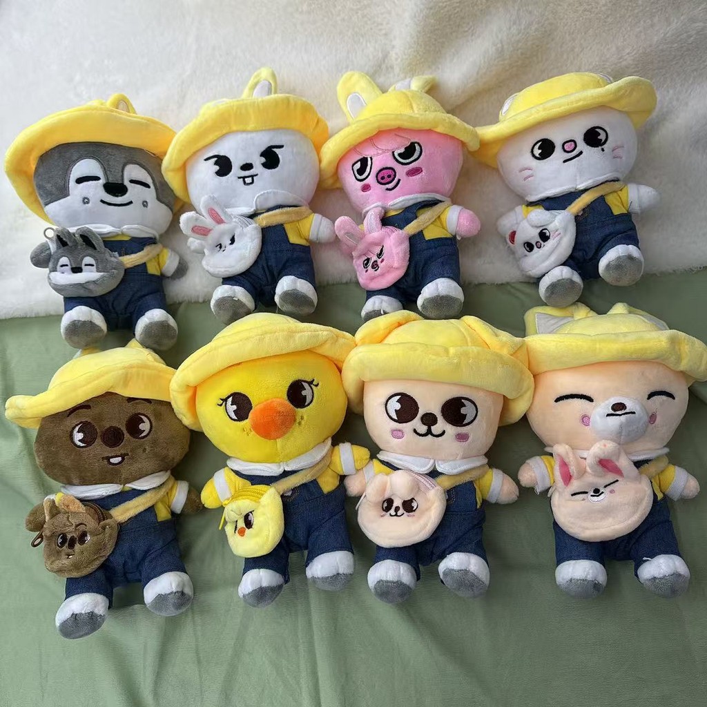 EIROVYA 10 cm Skzoo Keychain,Stray Kids Felpa Llavero Magnético Serie