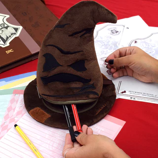 Estojo Pelucia Chapeu Harry Potter DAC Chapeu Seletor Harry Potter Material Escolar Harry Potter Estojo Harry Potter
