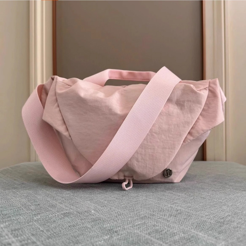 Lululemon Curved Crossbody Bag ピンク　新品 Lululemon Curvo Crossbody Sports Peito Bolsa Fivela Magnética 3L