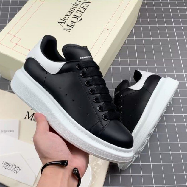 Tênis Alexander Mcqueen Lançamento Masculino e feminino casual preto/branco