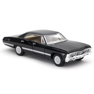 Carrinho Miniatura Chevrolet Impala 1967 escala 1/43 em Metal Kinsmart
