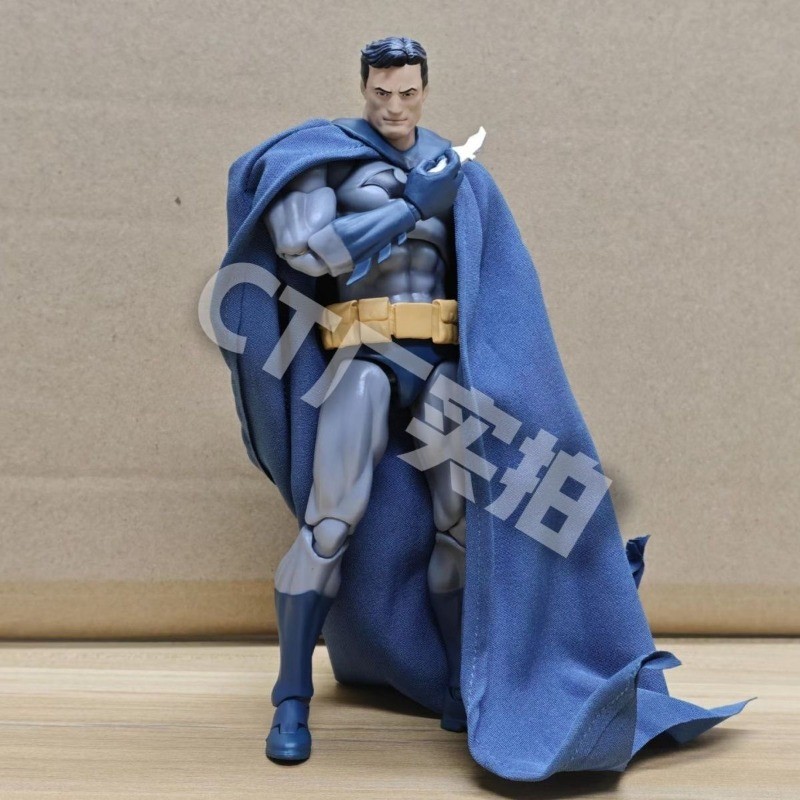 CT Toys Batman MAFEX 105 Azul Hush DC Comics Figura Modelo
