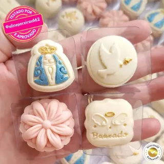 Kit 3 Modeladores Ejetores Meu Batizado, Pomba e Santa para brigadeiro, doce, massa