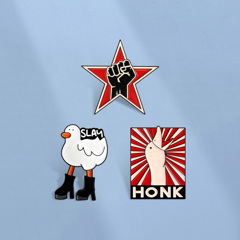 Engraçado Honk Pato Esmalte Pino Punho Estrela Pentagrama Broche Dos Desenhos Animados Emblemas Animais Acessórios De Ro
