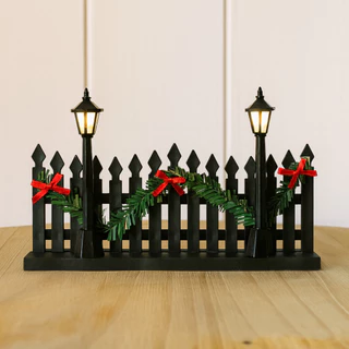 Cerca Decorativa com Postes Iluminados e Festão Vila Natalina Preto