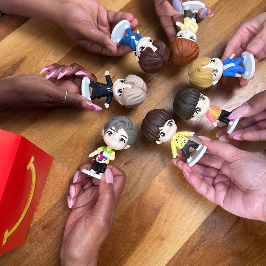 Coleção TinyTAN BTS 14 Bonecos Completa - McDonalds | Shopee Brasil