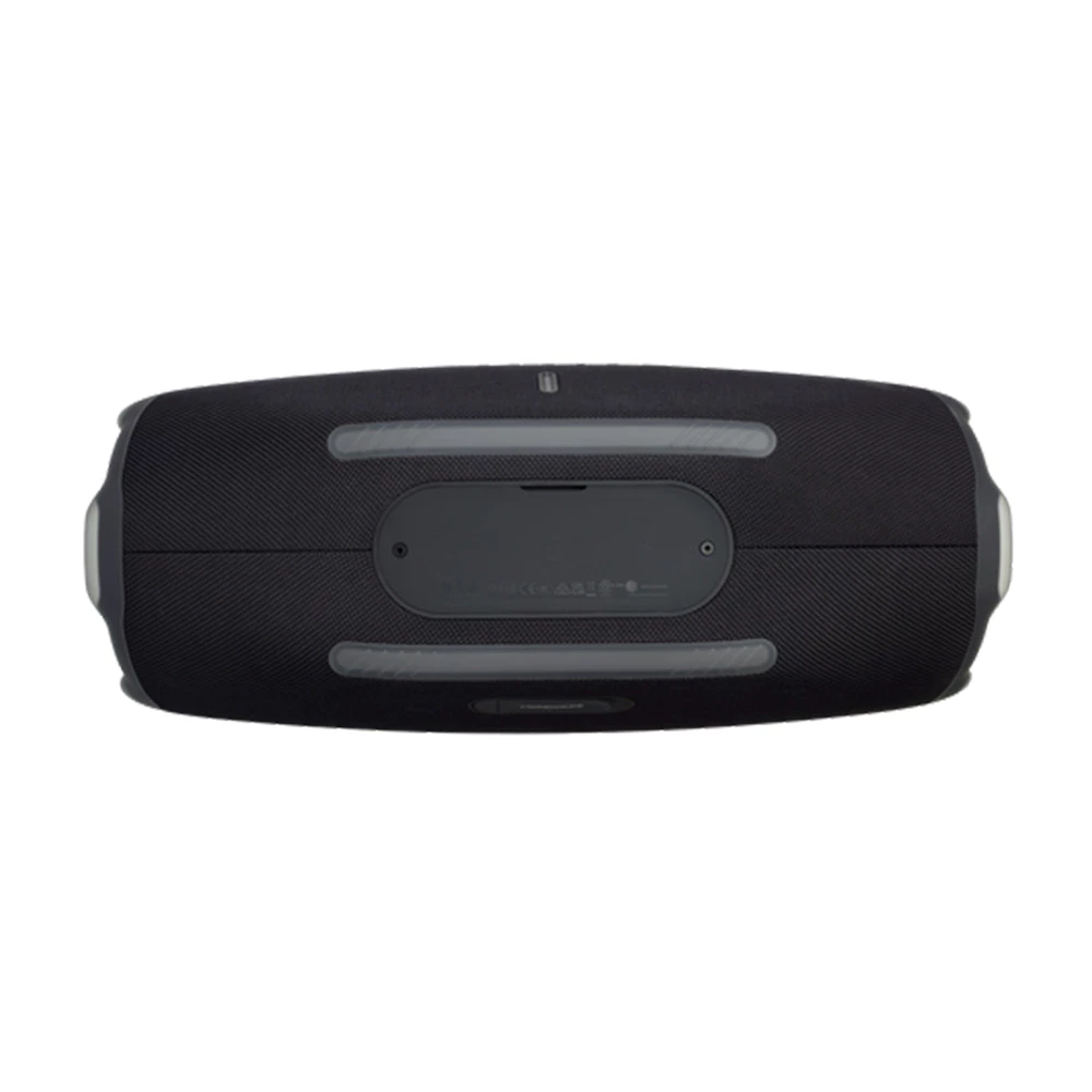 Vista inferior da base da caixa de som JBL Boombox 4 com detalhes de apoio
