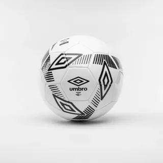 Bola de Campo Umbro Squadra - Tamanho 5 - cor: Branco/preto