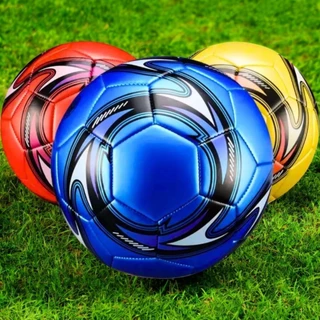 KIT BOLA + BOMBA de Futebol Campo Nº 5 Costurada PVC Cores Variadas Para/ Treino E Jogo Oficial