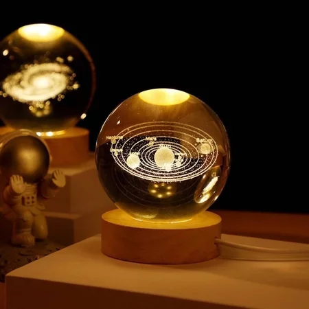 Mini Luminária LED Bola Cristal 3D Base de Madeira USB Abajur Decorativa