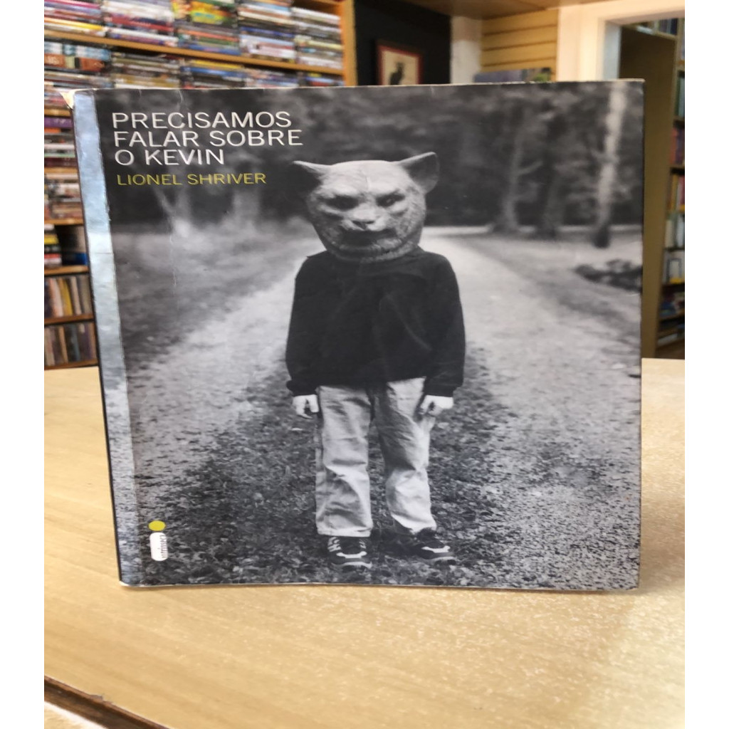 Precisamos Falar Sobre o Kevin autor Lionel Shriver | Shopee Brasil
