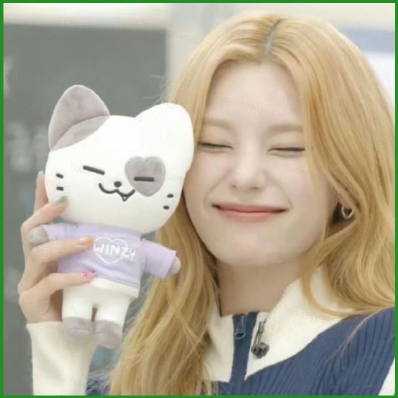 HJ4 ITZY Hwang Yeji Lia Ryujin Chaeryeong Yuna Boneca De Pelúcia ...
