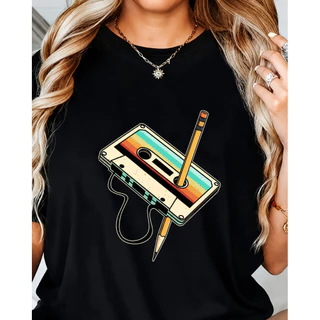 T-shirt Retro Anos 80/90 com Estampado de Fita | Gola Redonda Casual, Padrão Geométrico, Corte Normal Todas as Estações