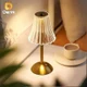 Luminária Retrô de Mesa LED Recarregável com Cúpula Transparente e Controle por Toque Dourada