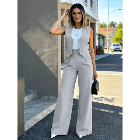 Conjunto Feminino na Alfaiataria Calça Pantalona com Bolsos Colete Social Escritório