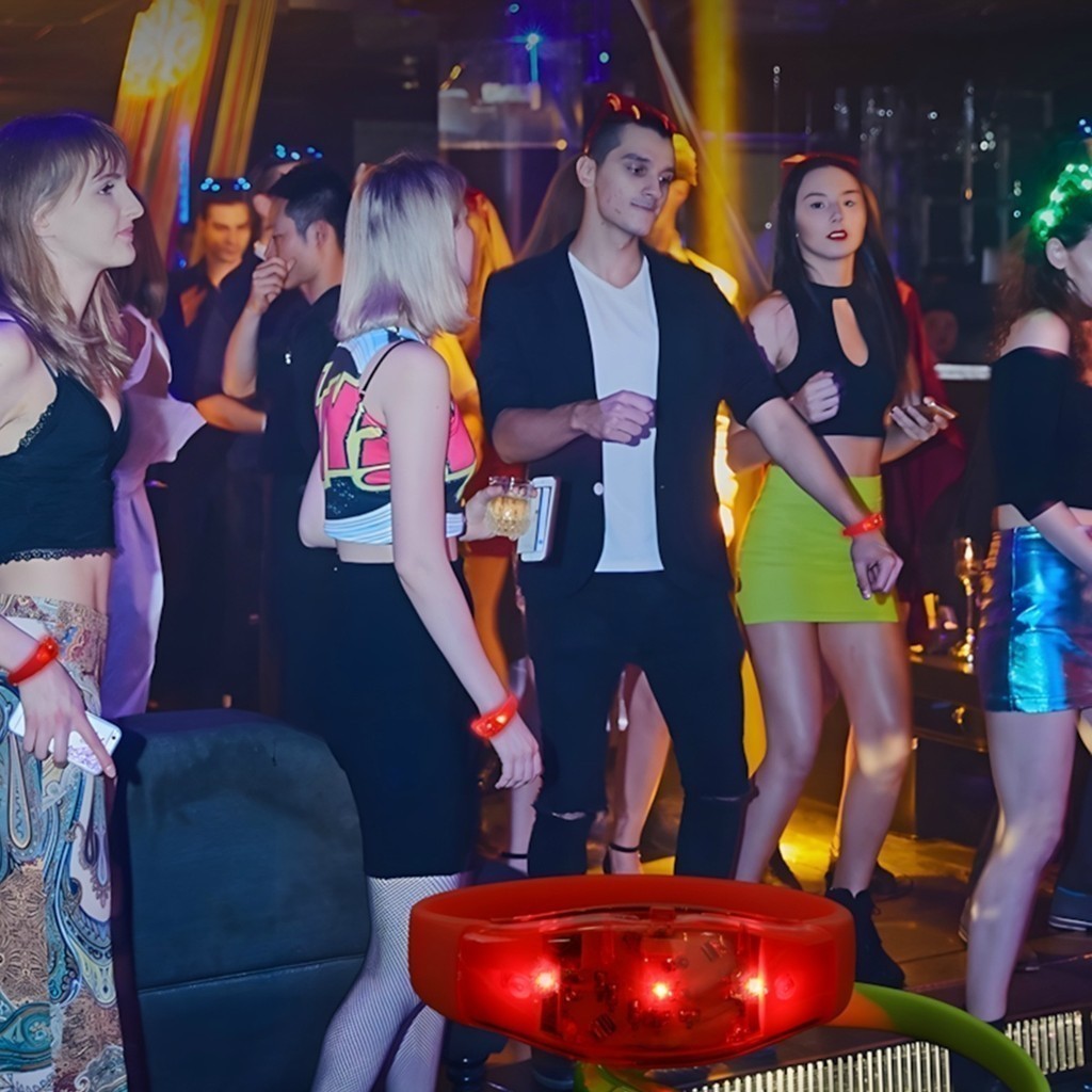 Kit 50 Pulseiras LED Som Reativo Festa Balada Show Neon Colorido