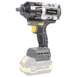 Chave de Impacto a bateria 21V Brushless 1/2" 950Nm Titanium TI-21/950P em Oferta na Shopee