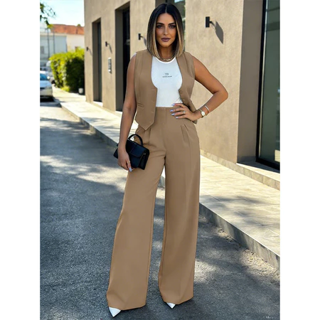 Conjunto Feminino na Alfaiataria Calça Pantalona com Bolsos Colete Social Escritório