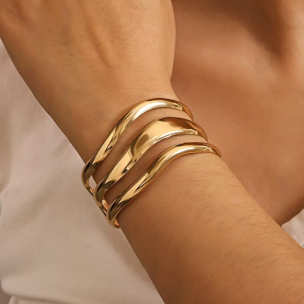 Pulseira Feminina Voltas Lisa Ajustável – Bracelete Moderno Minimalista Banhado a Ouro 18K e Prata 925 | Shopee Brasil