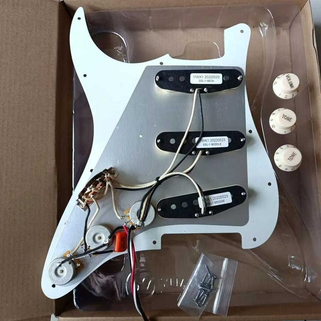 Pickguard D'Andrea 4 Strati Argento Scintilla Per Chitarra Elettrica Stratocaster HSS 11 Fori - Foto 2