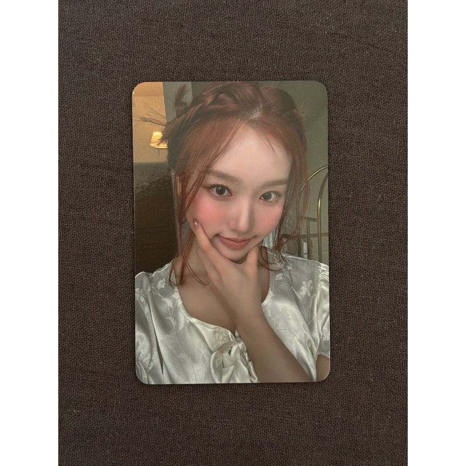 LOOSSEMBLE Um De Tipo De Cartão Fotográfico Oficial Mini Loona 2o