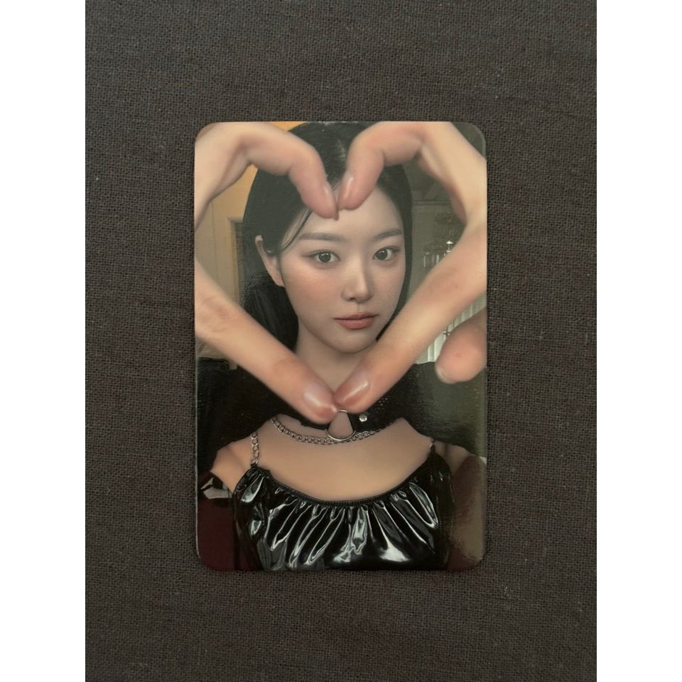 LOOSSEMBLE Um De Tipo De Cartão Fotográfico Oficial Mini Loona 2o