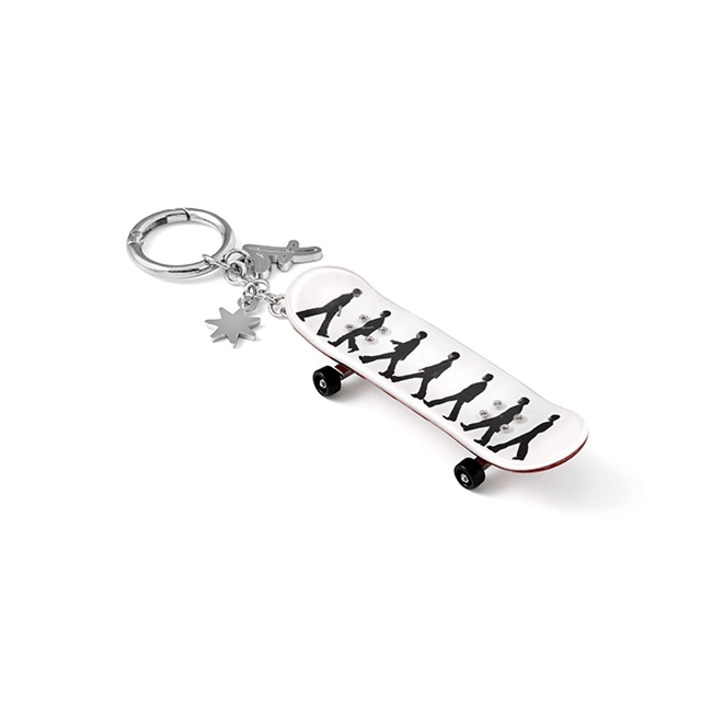 BTS WORLD TOUR ARIRANG ミニスケートボードキーホルダー Ready Stock) BTS World Tour Arirang Mini Skateboard Keyring