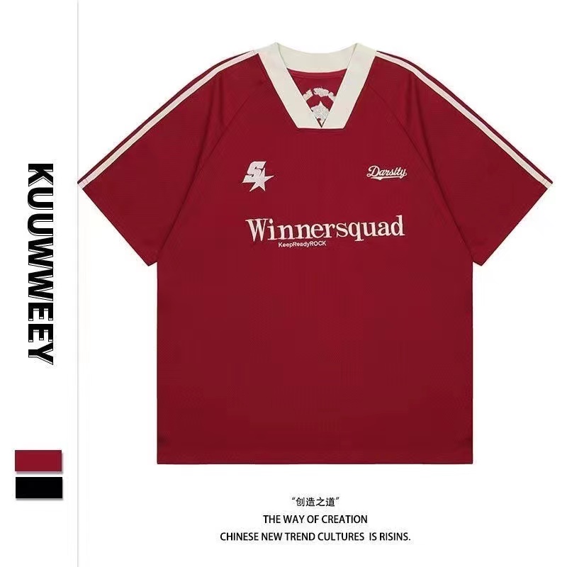 Camiseta Americana Masculina Americana Top High Street Retro Bordada com Pescoço em V de Manga Curta Casual Esportiva Meio @-