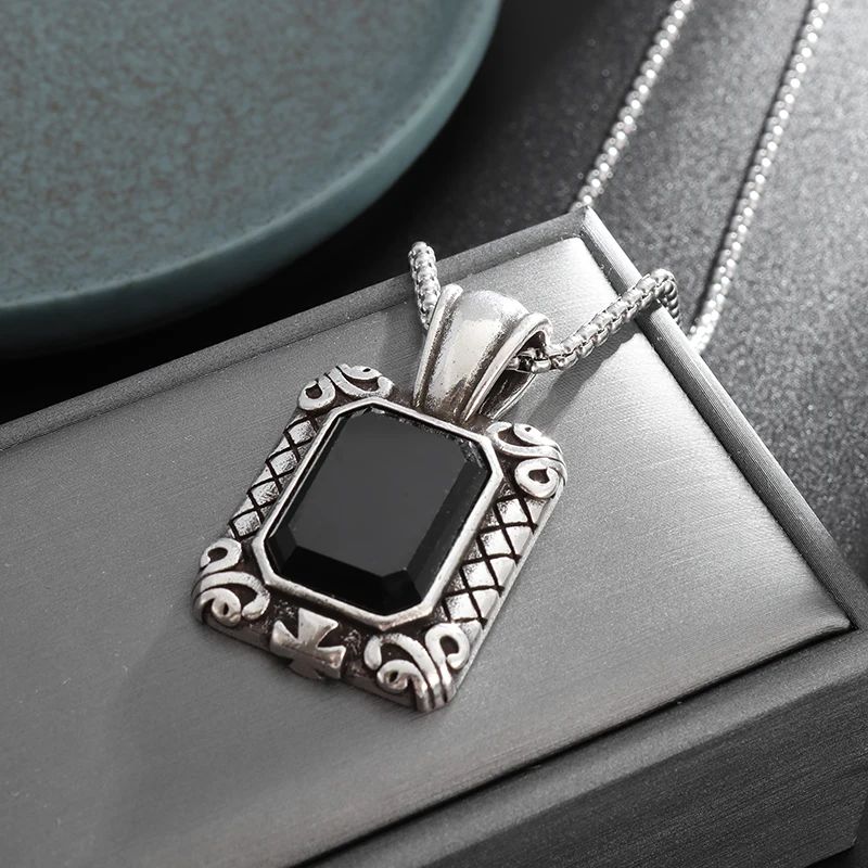 Novo Pingente Geométrico de Cristal Preto Geométrico de Cristal Preto Pingente Austríaco Colar de Cristal de Gelo Festa de Aniversário Feminino Masculino Jóias Presente
