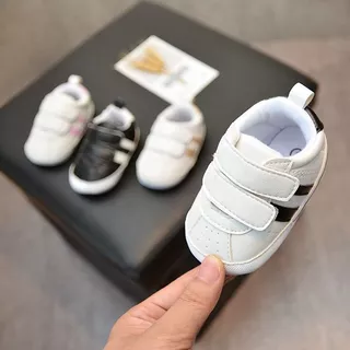 Tênis De Sola Macia Para Menino , Sapatos Pram Brancos Antiderrapantes Listras Pré-Caminhantes