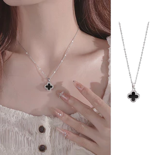 Colar De Gramado De Prata Com 4 Folhas Simples E Na Moda