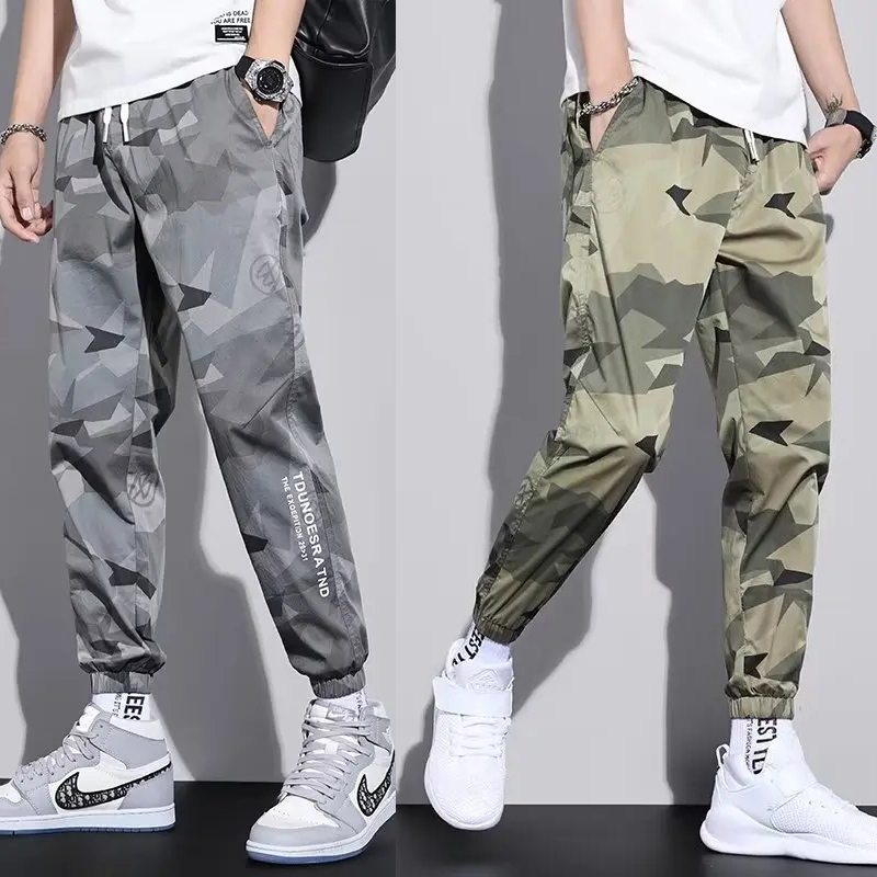 Street Wear Korean Versão Calças de trabalho em todos os pares Calças de trabalho masculinas simples Atmosféricas de macacão de bolso simples Projeto de macacão funcional Descanso macacão reto de tamanho grande Calças esportivas de quatro estações podem u