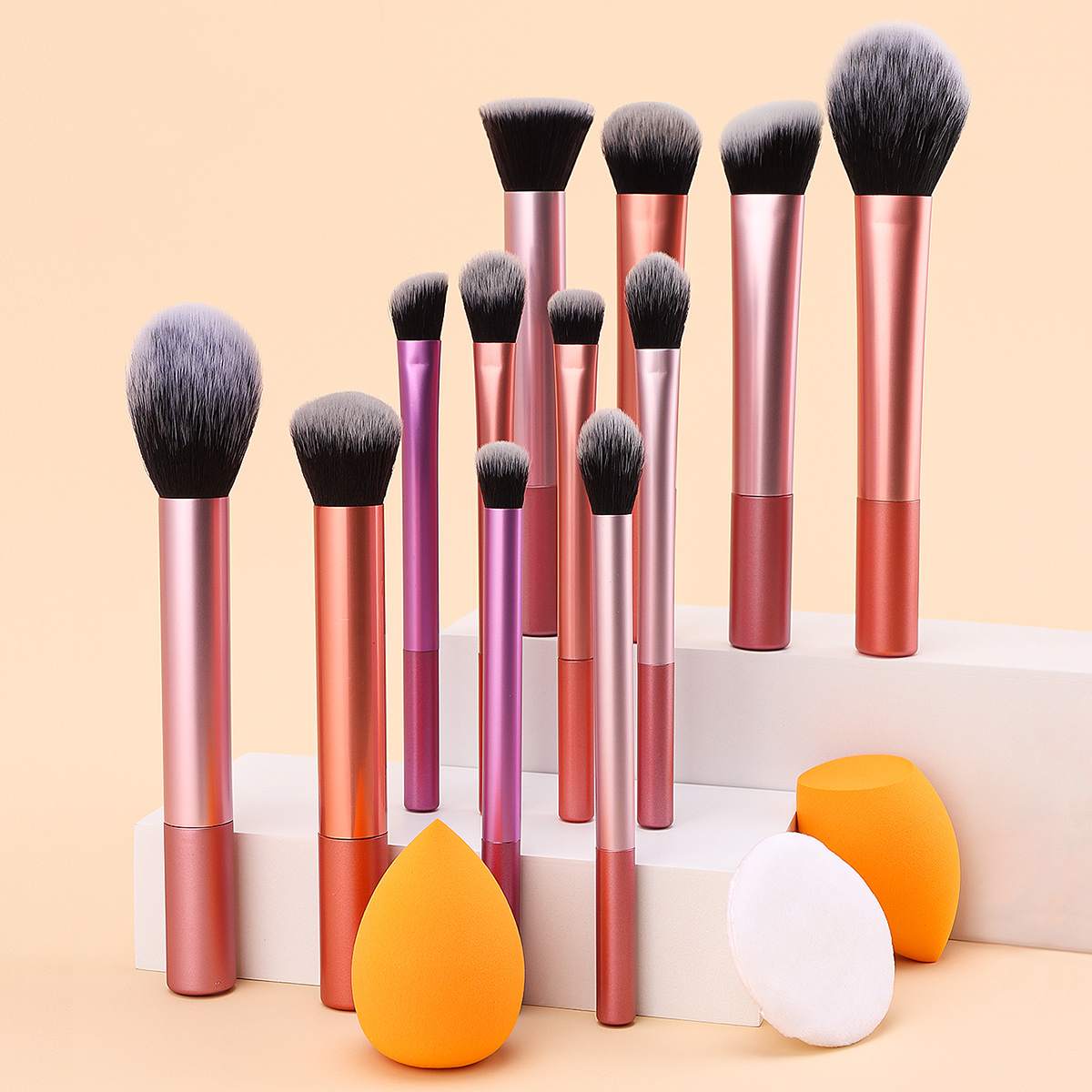 12 conjuntos de escovas de maquiagem incluem escova em pó solta Escova corretiva Blush Escova corretiva Eyeshadow Brush & Two Orange Beauty Eggs & 1 White Puff Functions Completo Adequado para todos os tipos de pele