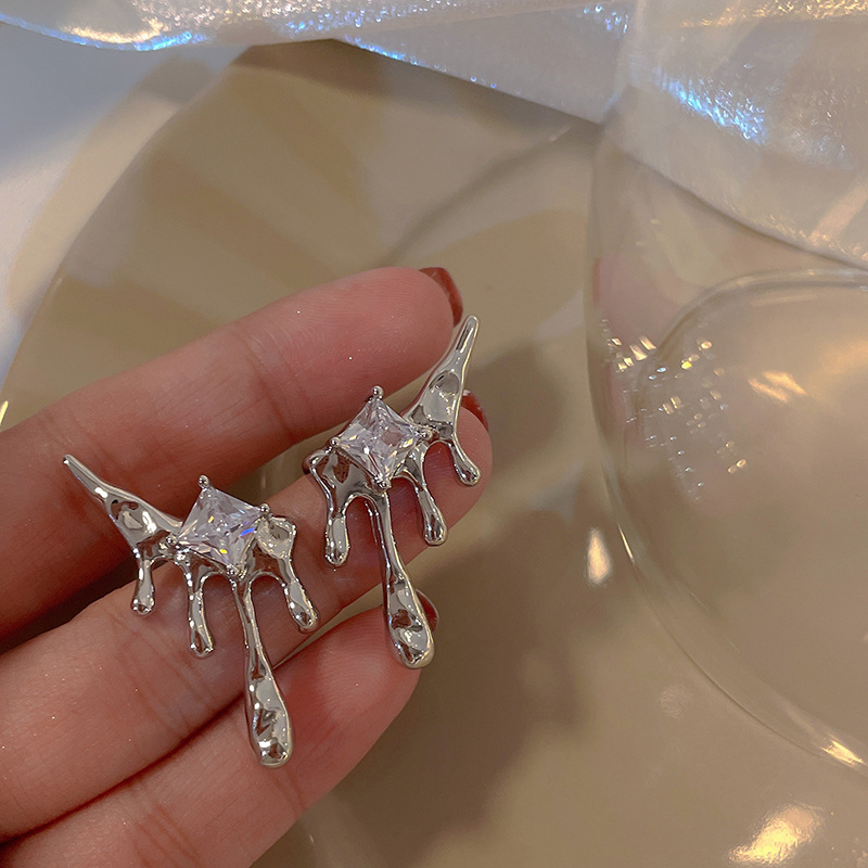 Nova Tendência De Moda Personalidade Brincos De Gota D'água Mesmo Modelo Liga Feminina Jóias Venda Direta Por Atacado