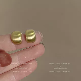 Brincos de luxo leves da moda dourada Brincos femininos elegantes de alta qualidade