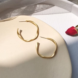 Moda dourada torção luz luxo High-End elegante feminino brincos de argola grandes