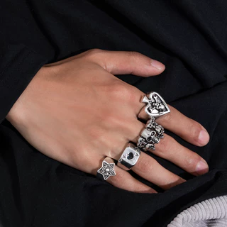 Retro Empilhável Skull and Spade A Finger Rings Set for Men Trendy Punk Boy Anéis De Rua Diários Frios Na Mão Acessórios De Moda 2024 Jóias Presentes Masculinos