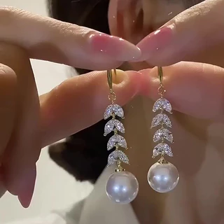 Um par de brincos com pingente de pérola grande da moda, joias de casamento douradas femininas, presente
