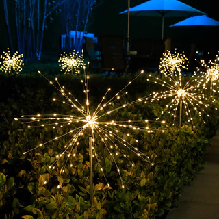 Lâmpada De Fio De Cobre Impermeável Externa Movida A Energia Solar , Decoração De Fogos De Artifício Montada Em Gramado